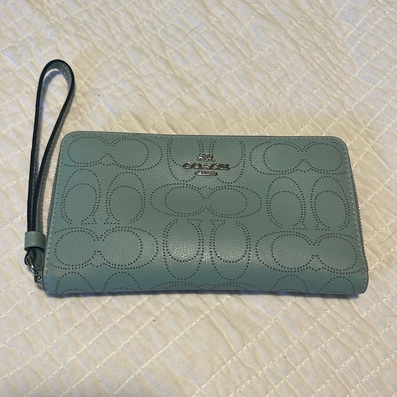 Coach Handbags - Coach wristlet wallet